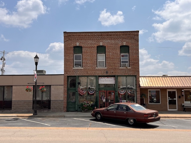 Vintage Flower Market Downtown Lebanon MO